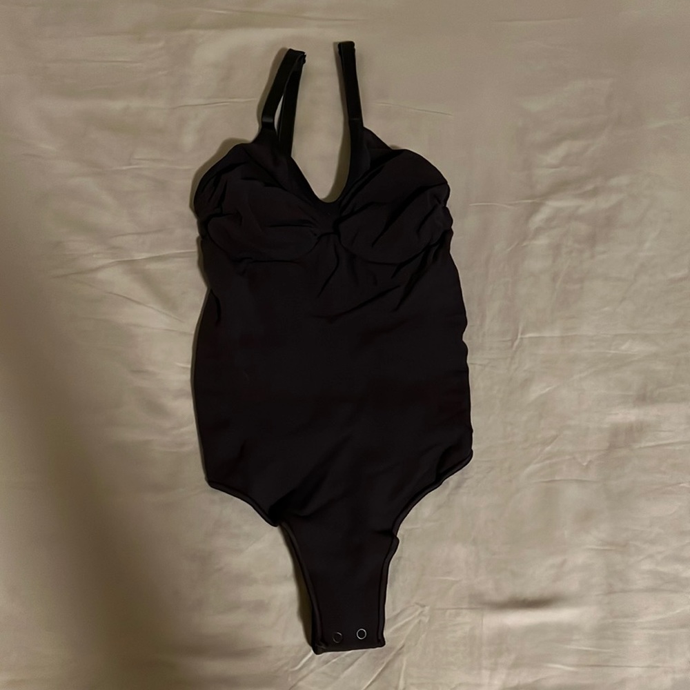 SKIMS SCULPTING THONG BODYSUIT